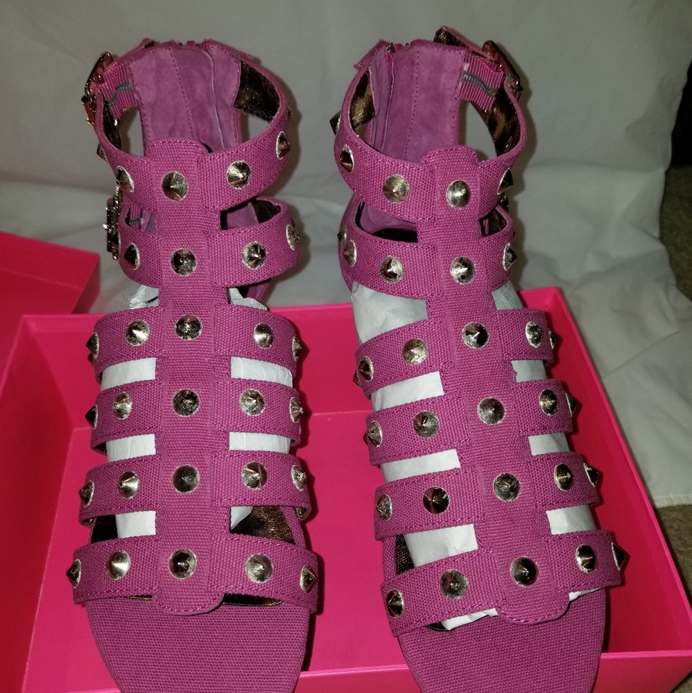 Betsy Johnson Sandals Fuschia Aeroo Size 9.5